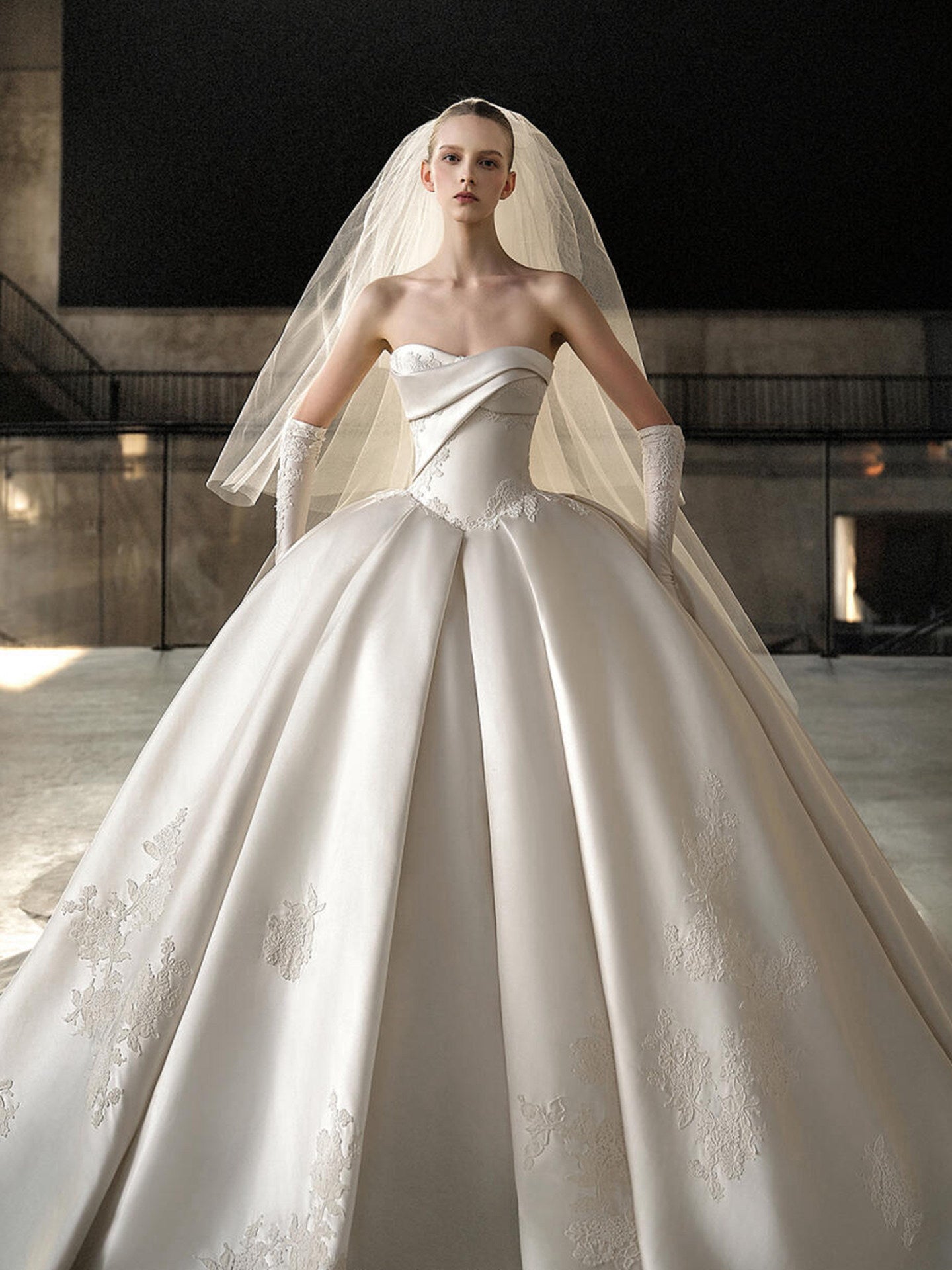 Luxury Sweetheart Satin Ball Gown Wedding Dress with Lace Appliqué LO211