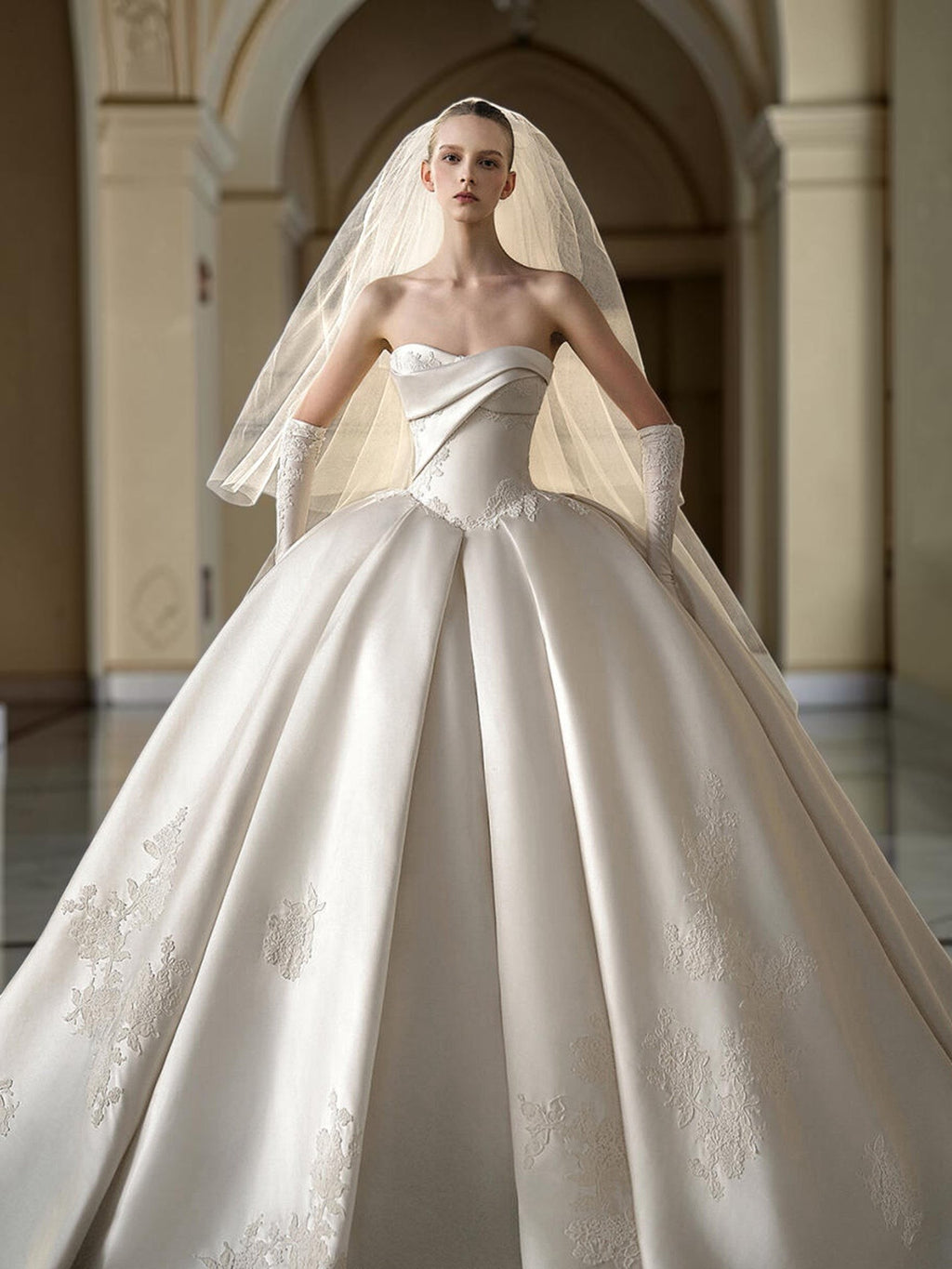 Luxury Sweetheart Satin Ball Gown Wedding Dress with Lace Appliqué LO211