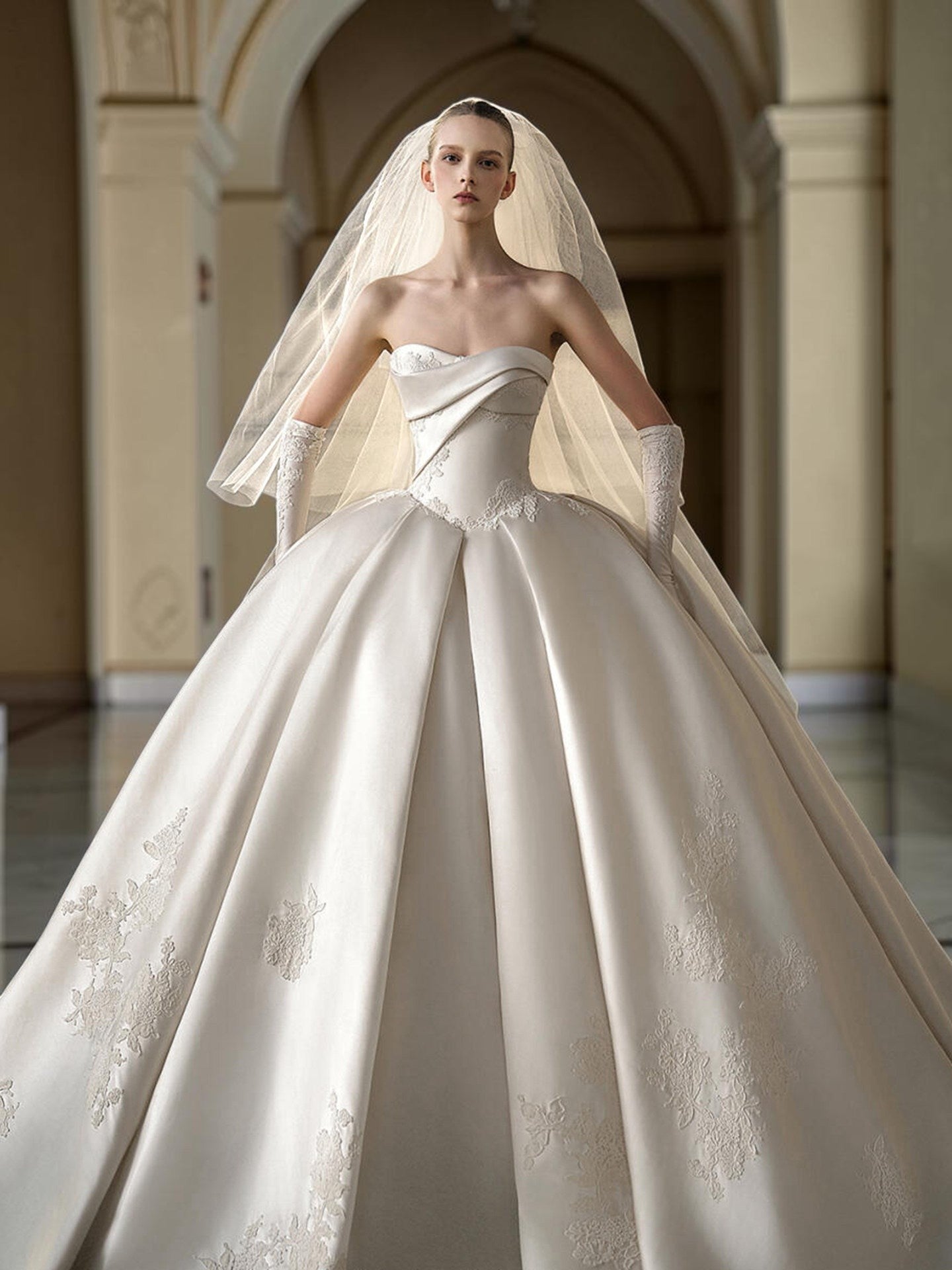 Luxury Sweetheart Satin Ball Gown Wedding Dress with Lace Appliqué LO211