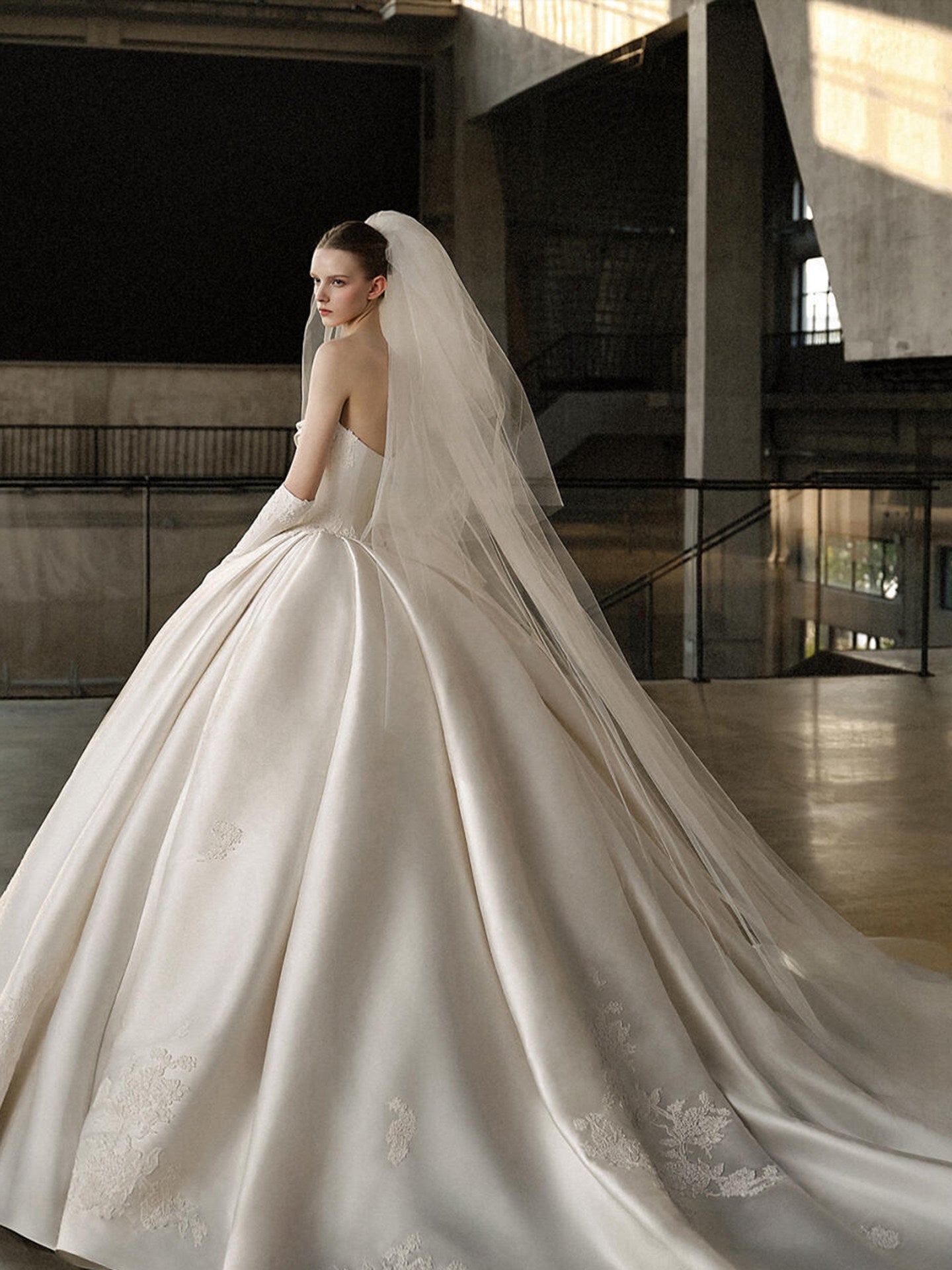 Luxury Sweetheart Satin Ball Gown Wedding Dress with Lace Appliqué LO211