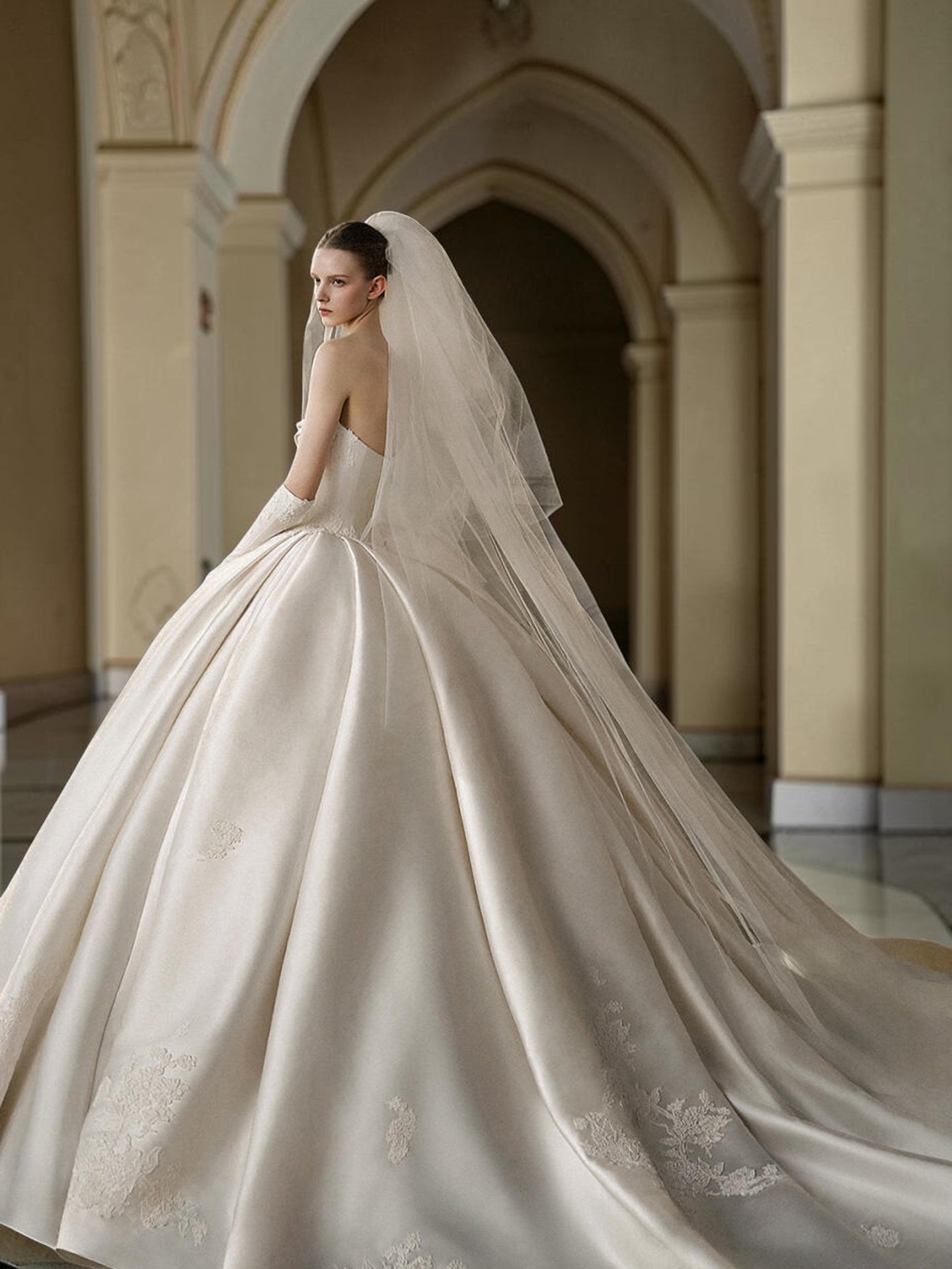 Luxury Sweetheart Satin Ball Gown Wedding Dress with Lace Appliqué LO211