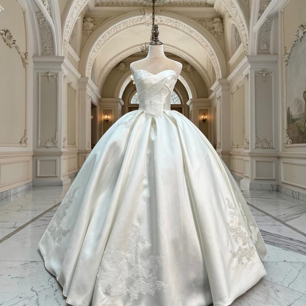Luxury Sweetheart Satin Ball Gown Wedding Dress with Lace Appliqué LO211