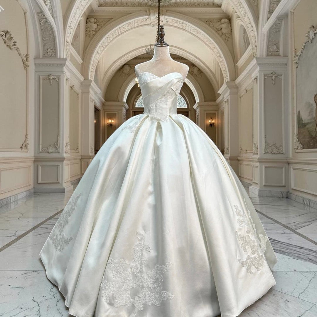 Luxury Sweetheart Satin Ball Gown Wedding Dress with Lace Appliqué LO211