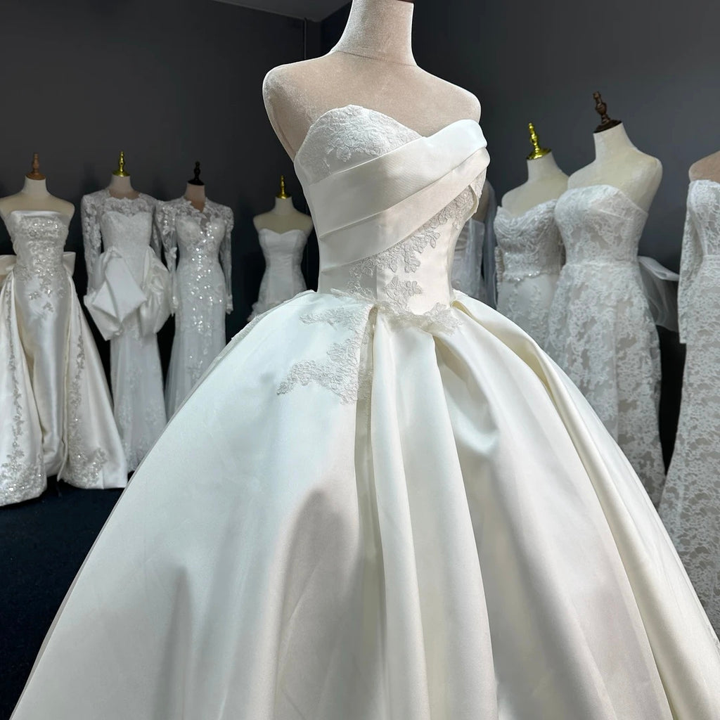 Luxury Sweetheart Satin Ball Gown Wedding Dress with Lace Appliqué LO211