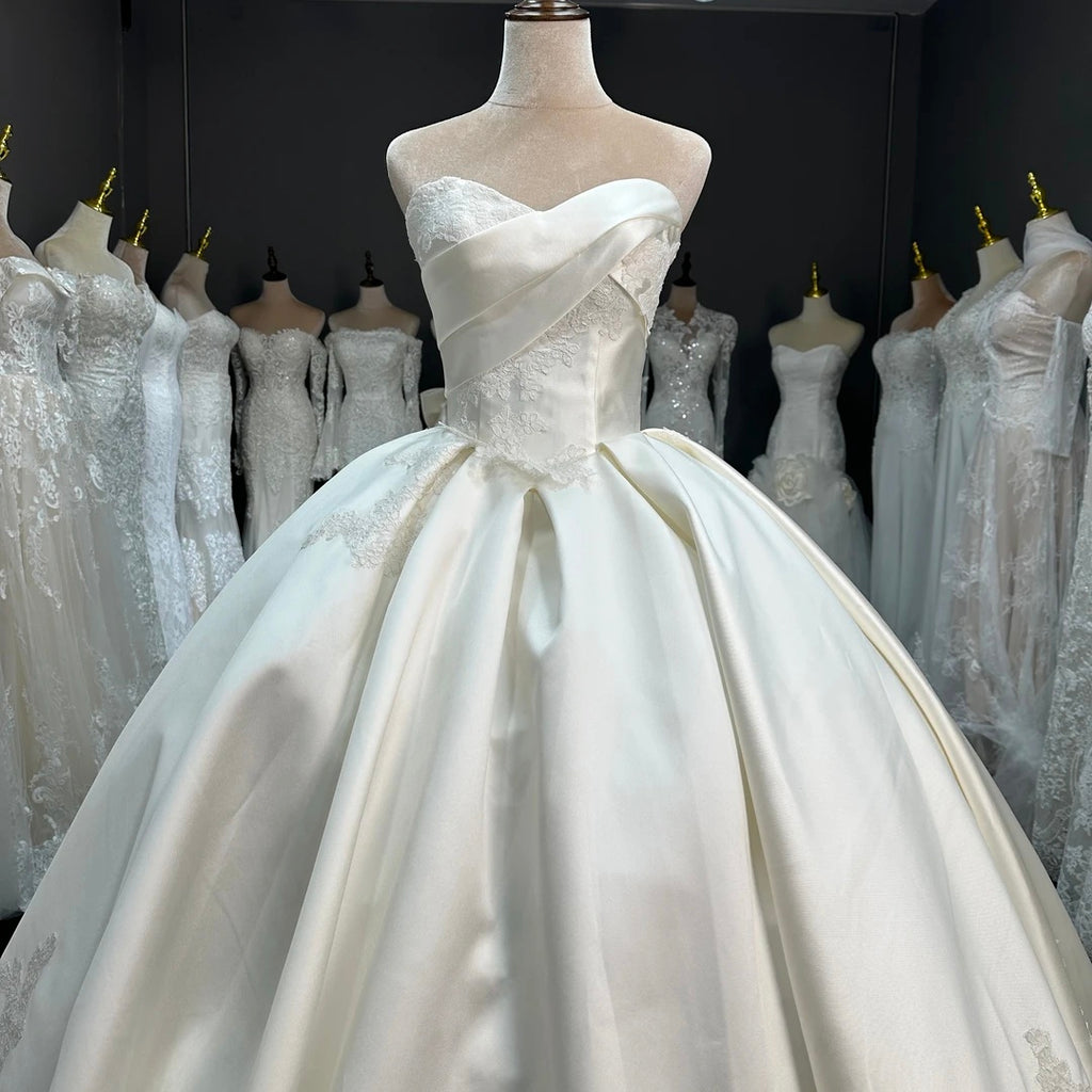 Luxury Sweetheart Satin Ball Gown Wedding Dress with Lace Appliqué LO211