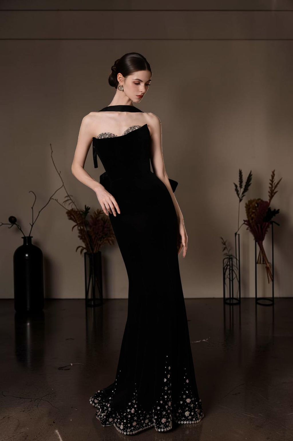 Luxury Black Strapless Evening Gown with Hand-Beaded Hem YL129