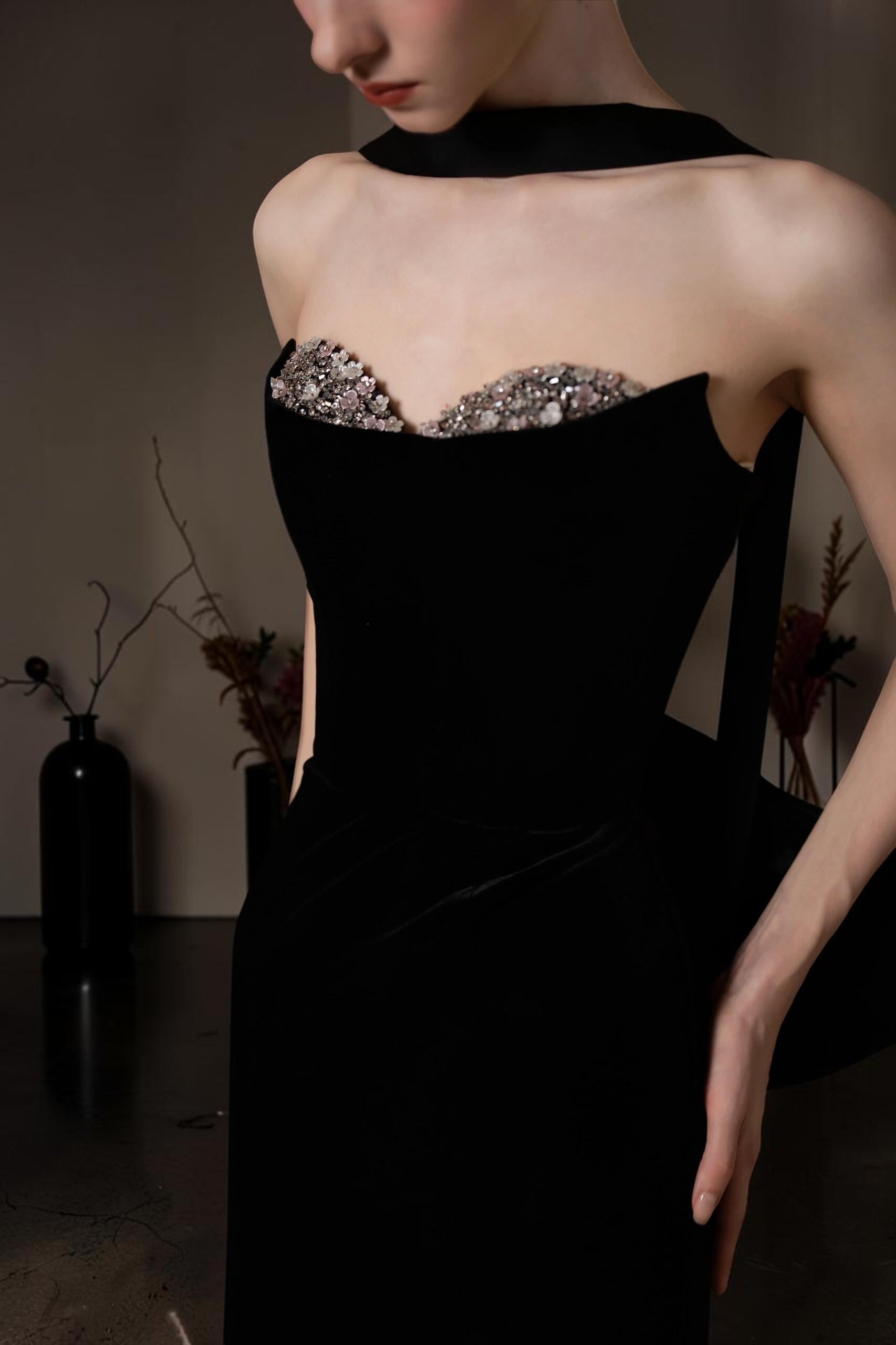 Luxury Black Strapless Evening Gown with Hand-Beaded Hem YL129