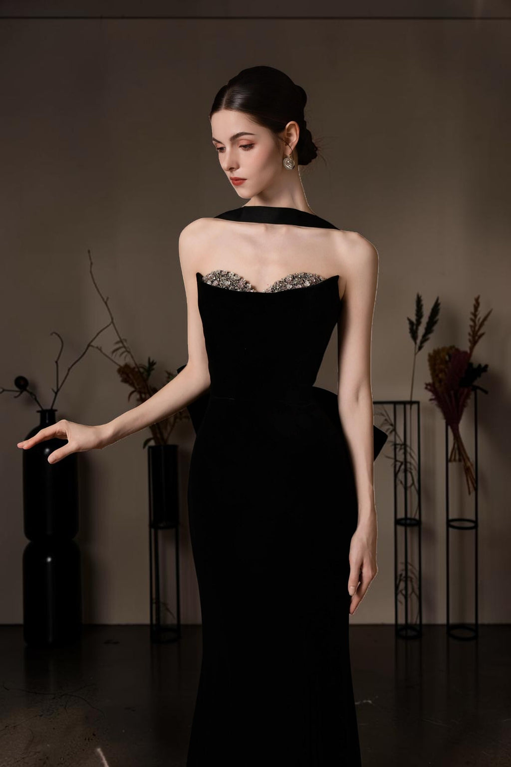 Luxury Black Strapless Evening Gown with Hand-Beaded Hem YL129