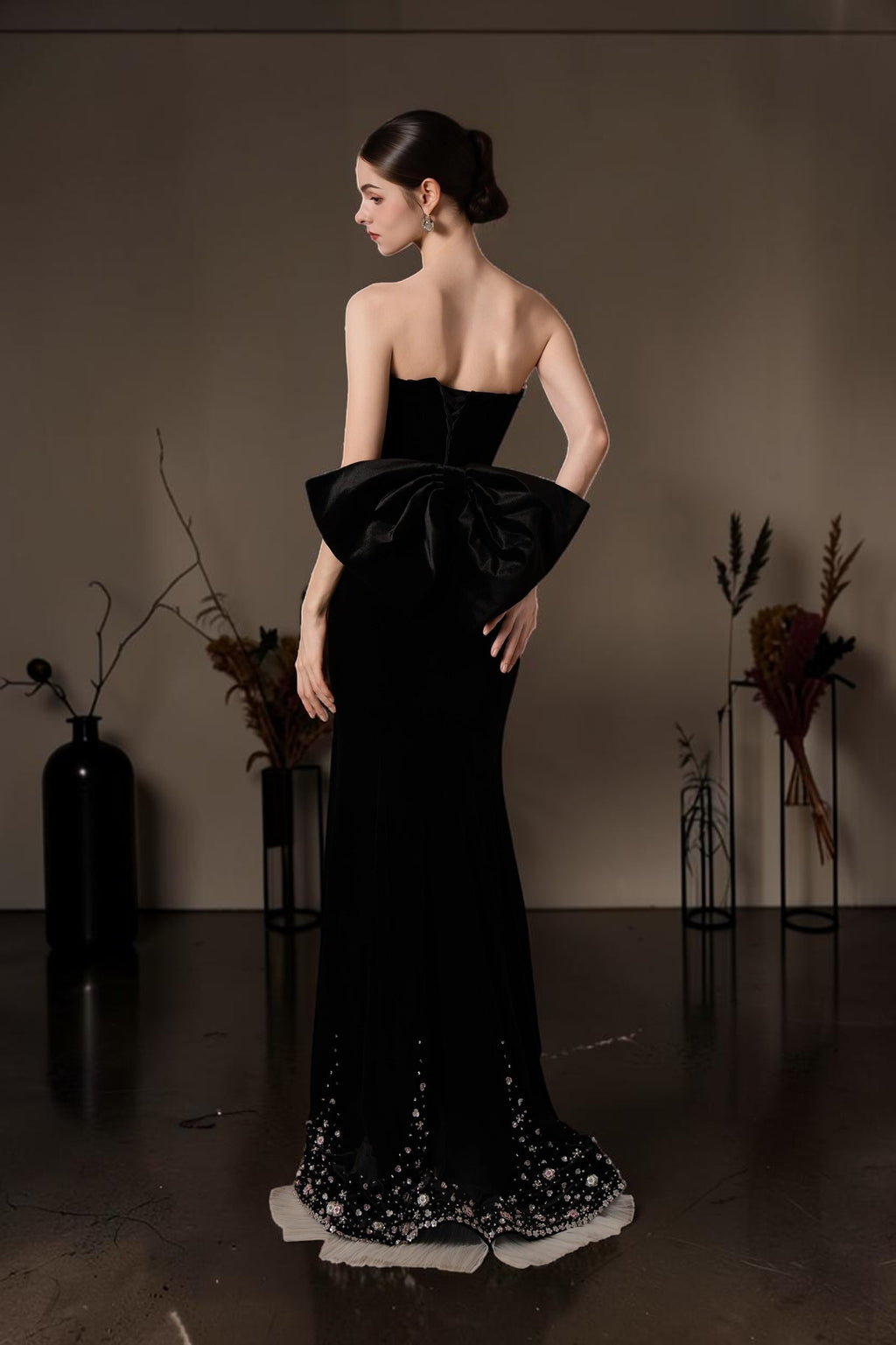 Luxury Black Strapless Evening Gown with Hand-Beaded Hem YL129