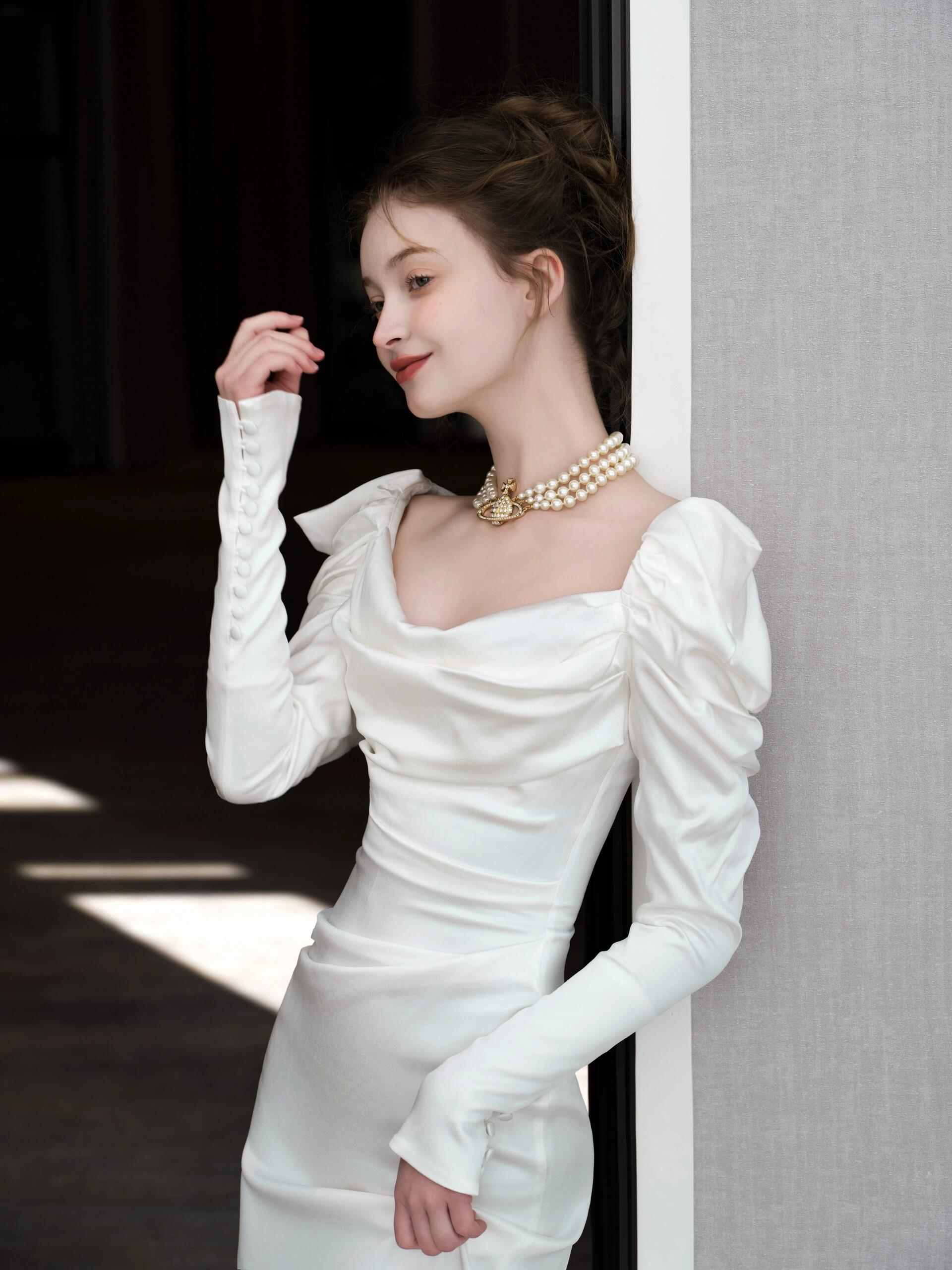 Elegant White Square Neck Evening Dress with Long Sleeves YL128
