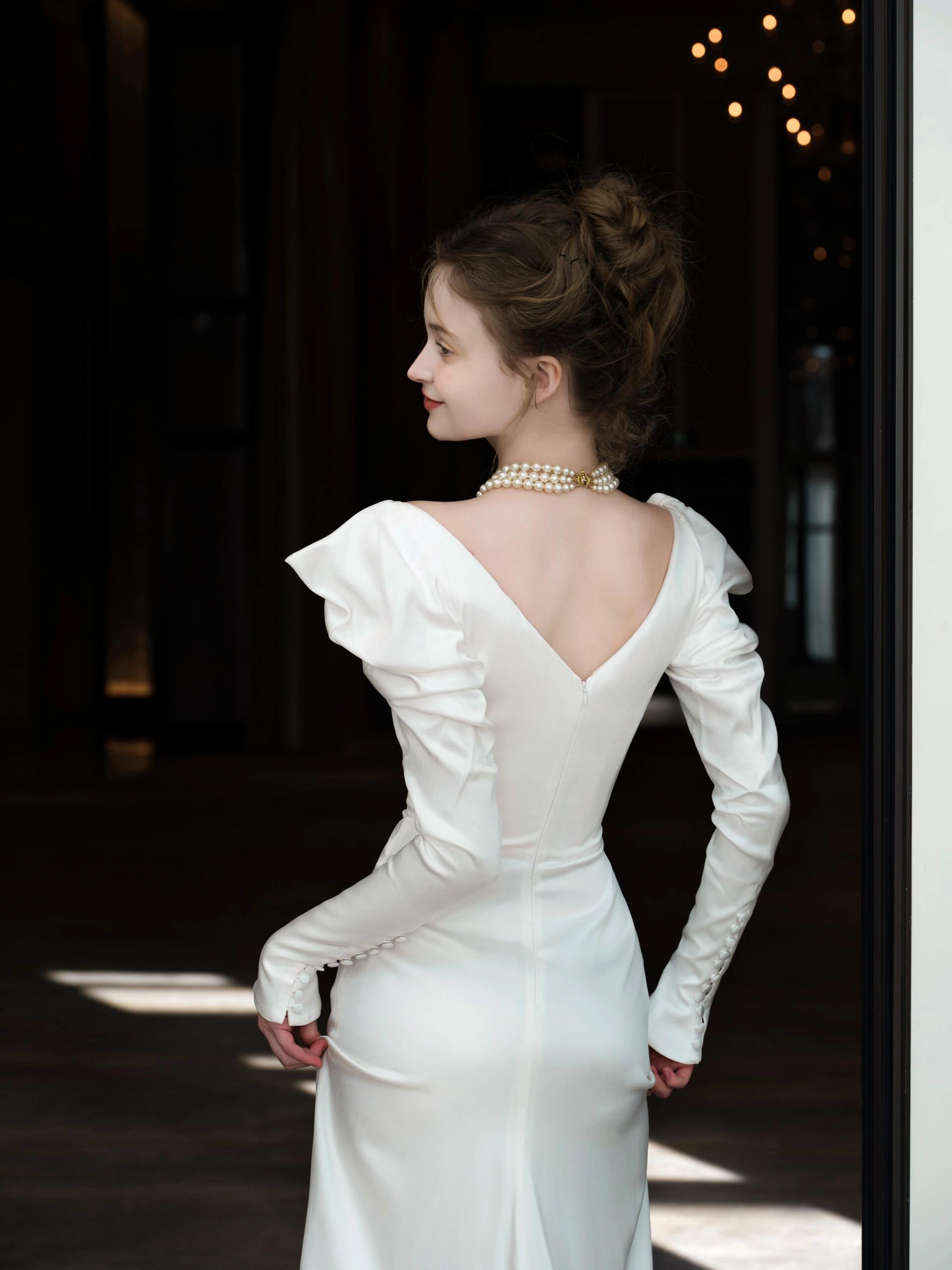 Elegant White Square Neck Evening Dress with Long Sleeves YL128