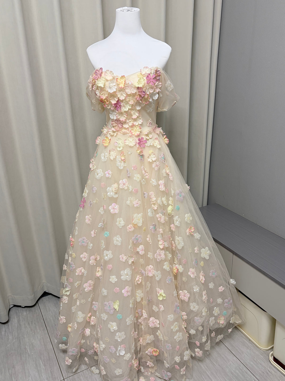 Luxury 3D Floral Ball Gown Romantic Off-Shoulder Princess Prom Dress SL156
