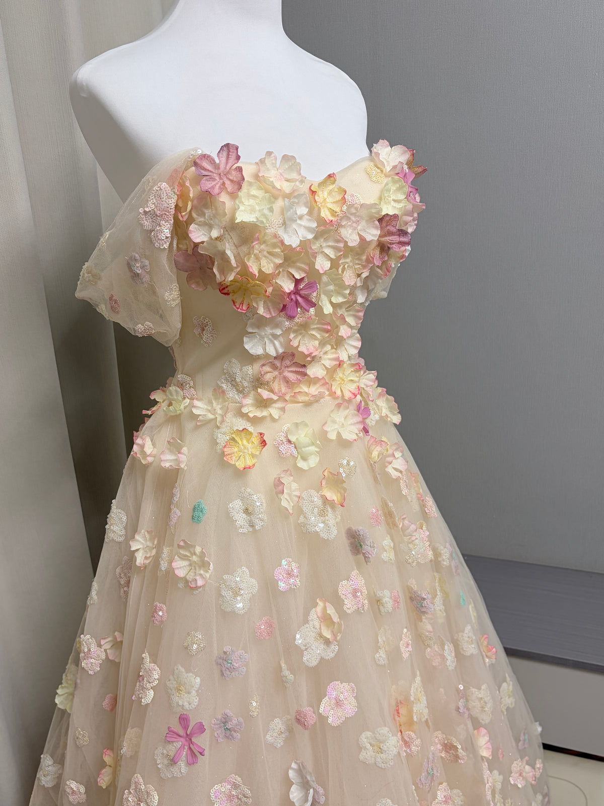 Luxury 3D Floral Ball Gown Romantic Off-Shoulder Princess Prom Dress SL156