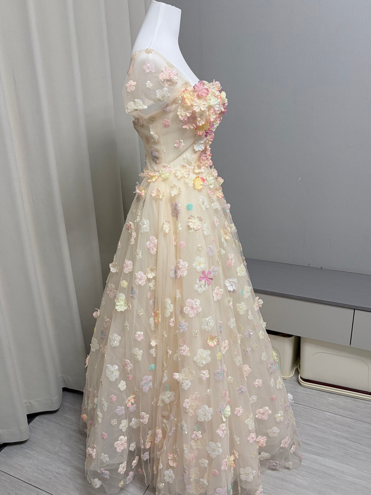 Luxury 3D Floral Ball Gown Romantic Off-Shoulder Princess Prom Dress SL156