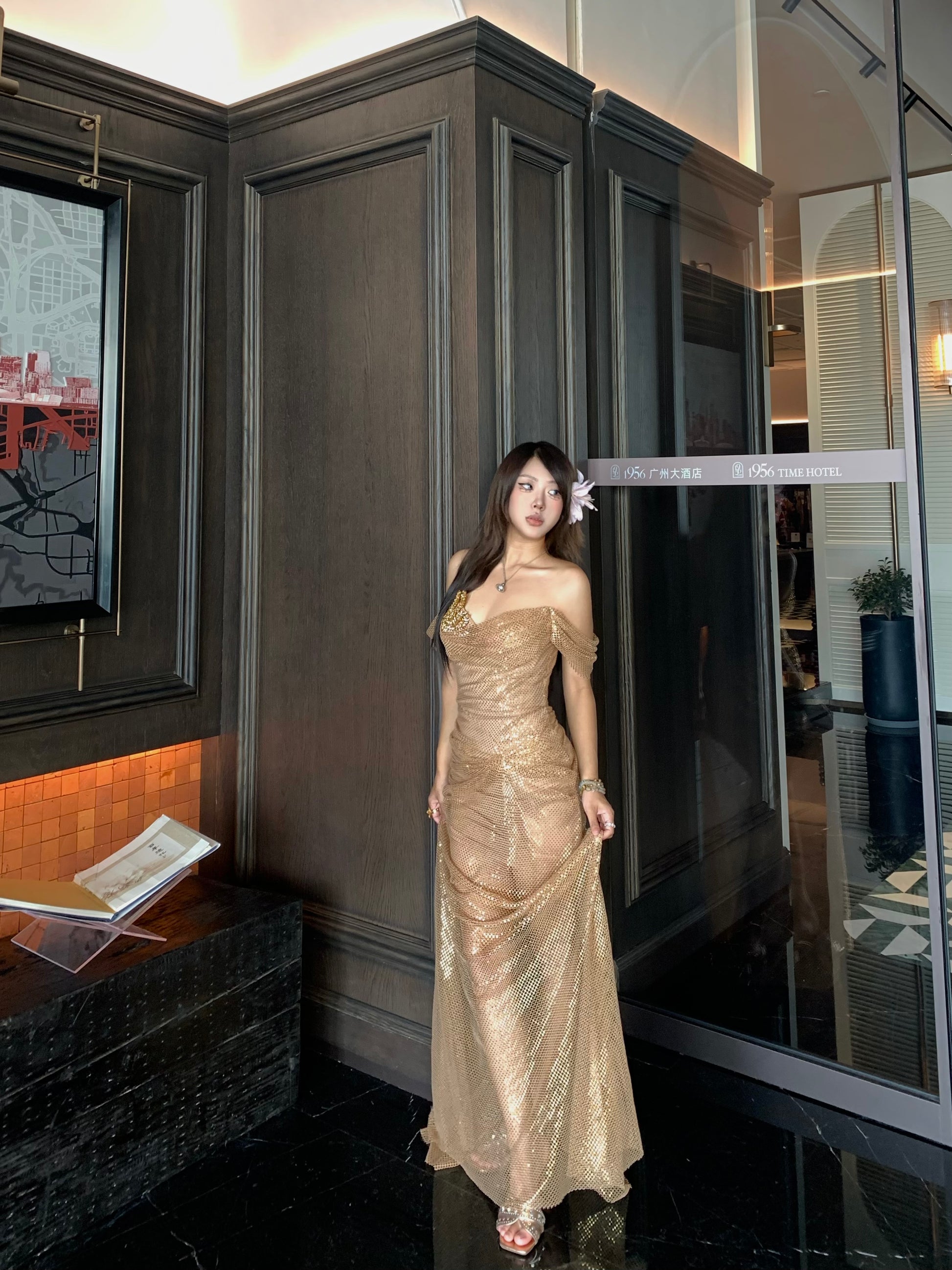 Vintage Sculpted Pleated Off-Shoulder Evening Dress Y112