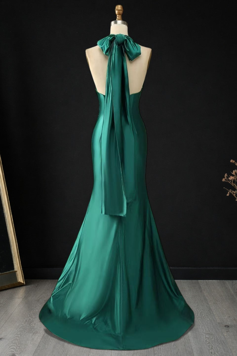 Stunning Emerald Green Formal Dress with Halter Neck CZ161