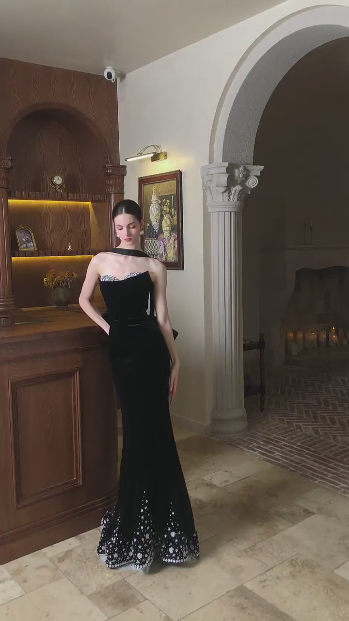 Luxury Black Strapless Evening Gown with Hand-Beaded Hem YL129