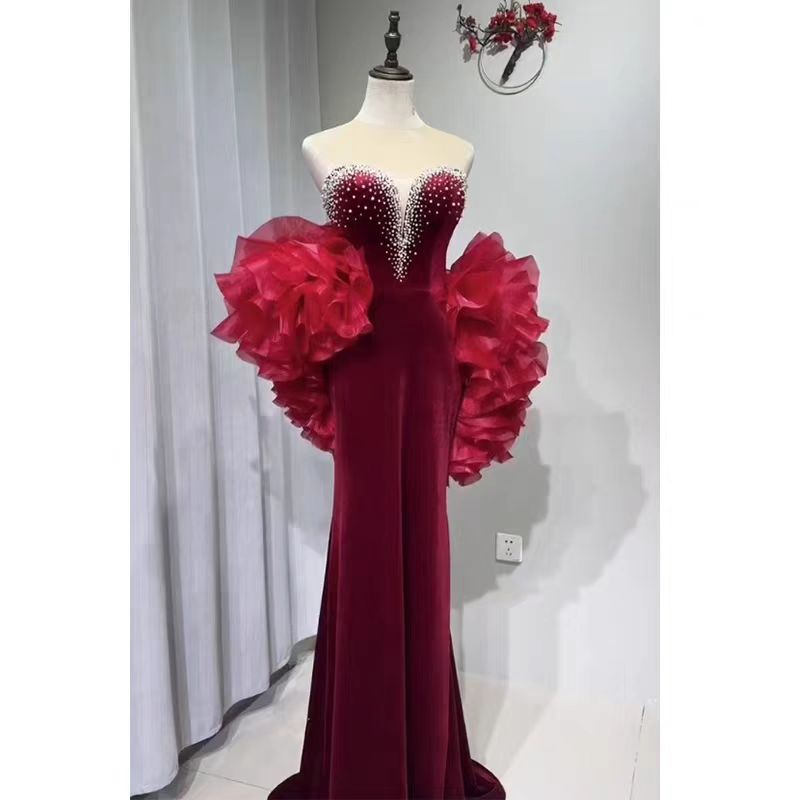 Elegant Black Beaded Sweetheart Neckline Evening Dress with Floral Sleeves