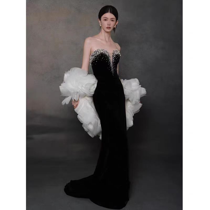 Elegant Black Beaded Sweetheart Neckline Evening Dress with Floral Sleeves