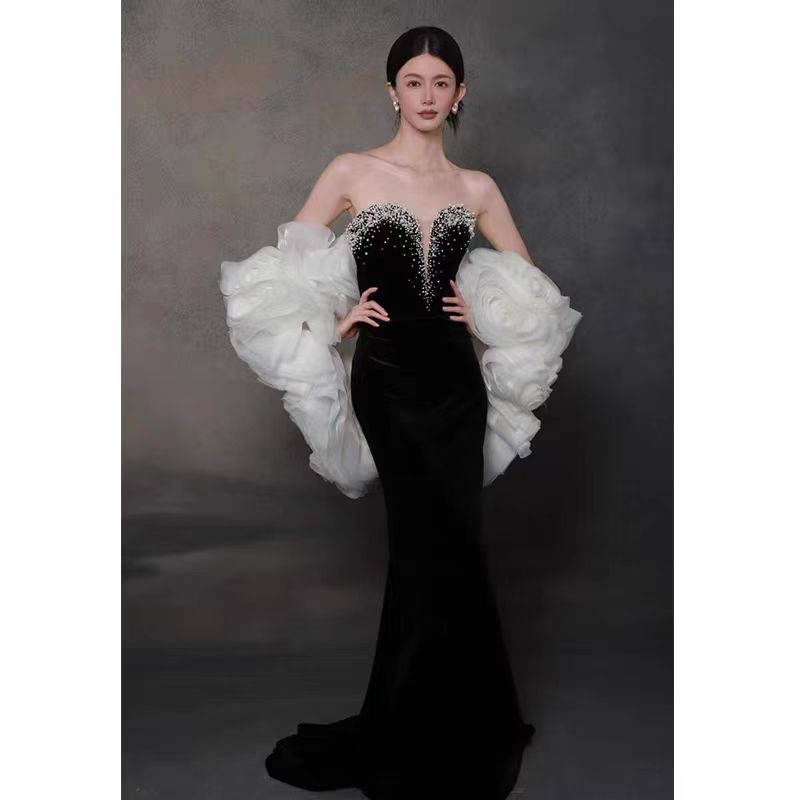 Elegant Black Beaded Sweetheart Neckline Evening Dress with Floral Sleeves