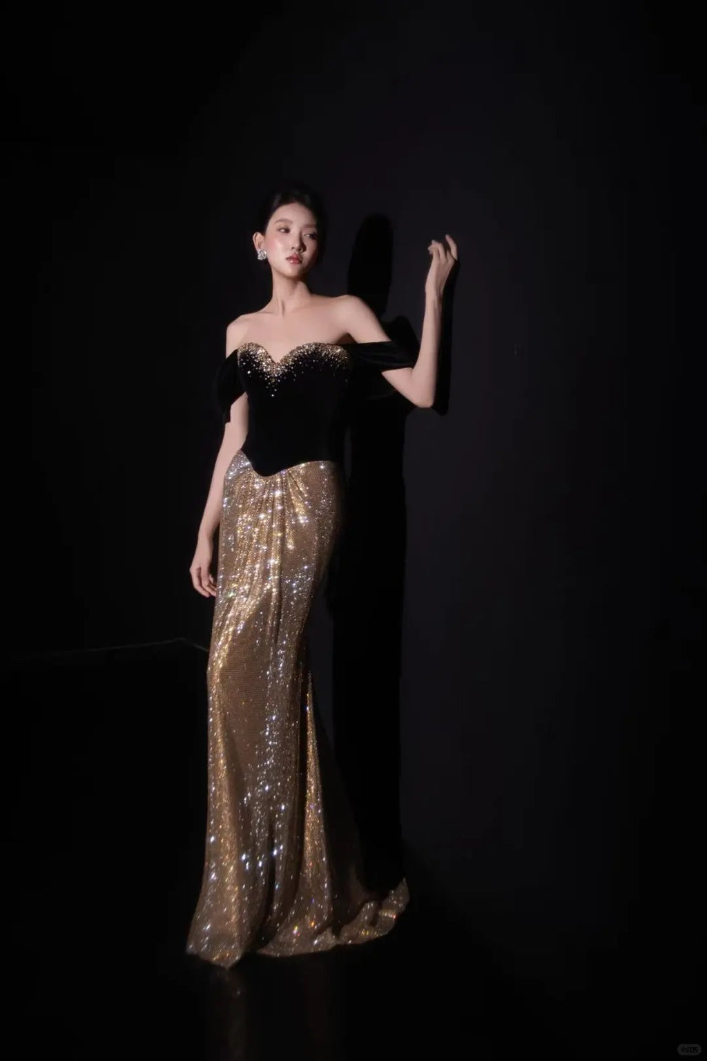 Glamorous Black Velvet Off-Shoulder Gold Shimmer Mermaid Evening Dress with Detachable Sleeves SL235