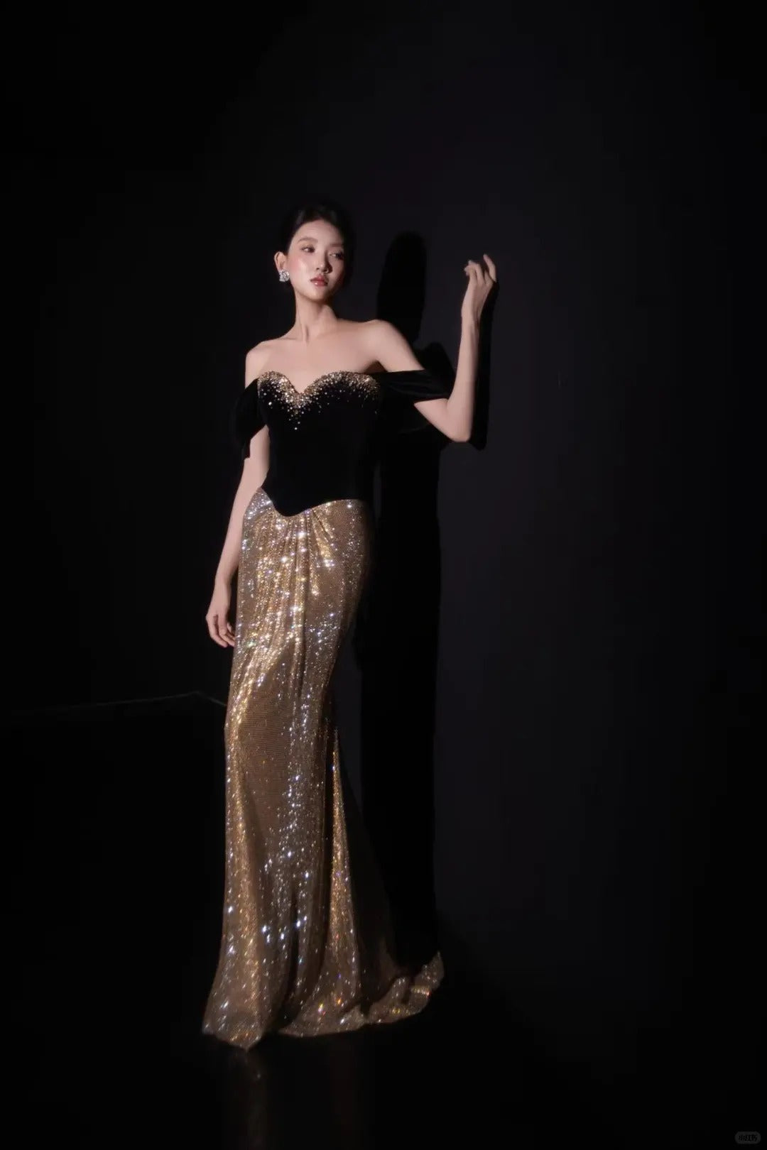 Glamorous Black Velvet Off-Shoulder Gold Shimmer Mermaid Evening Dress with Detachable Sleeves SL235